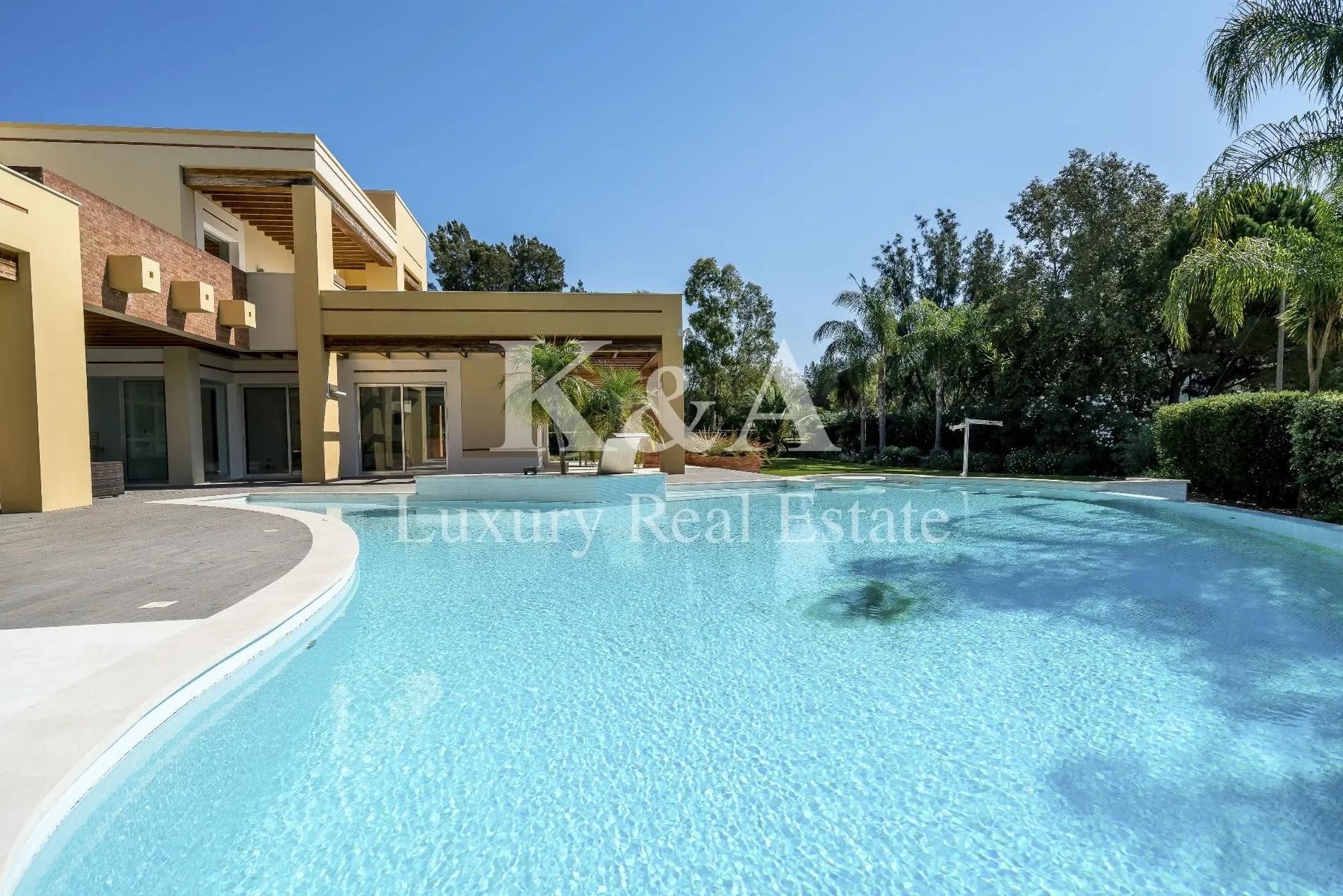 Exterior photo 2