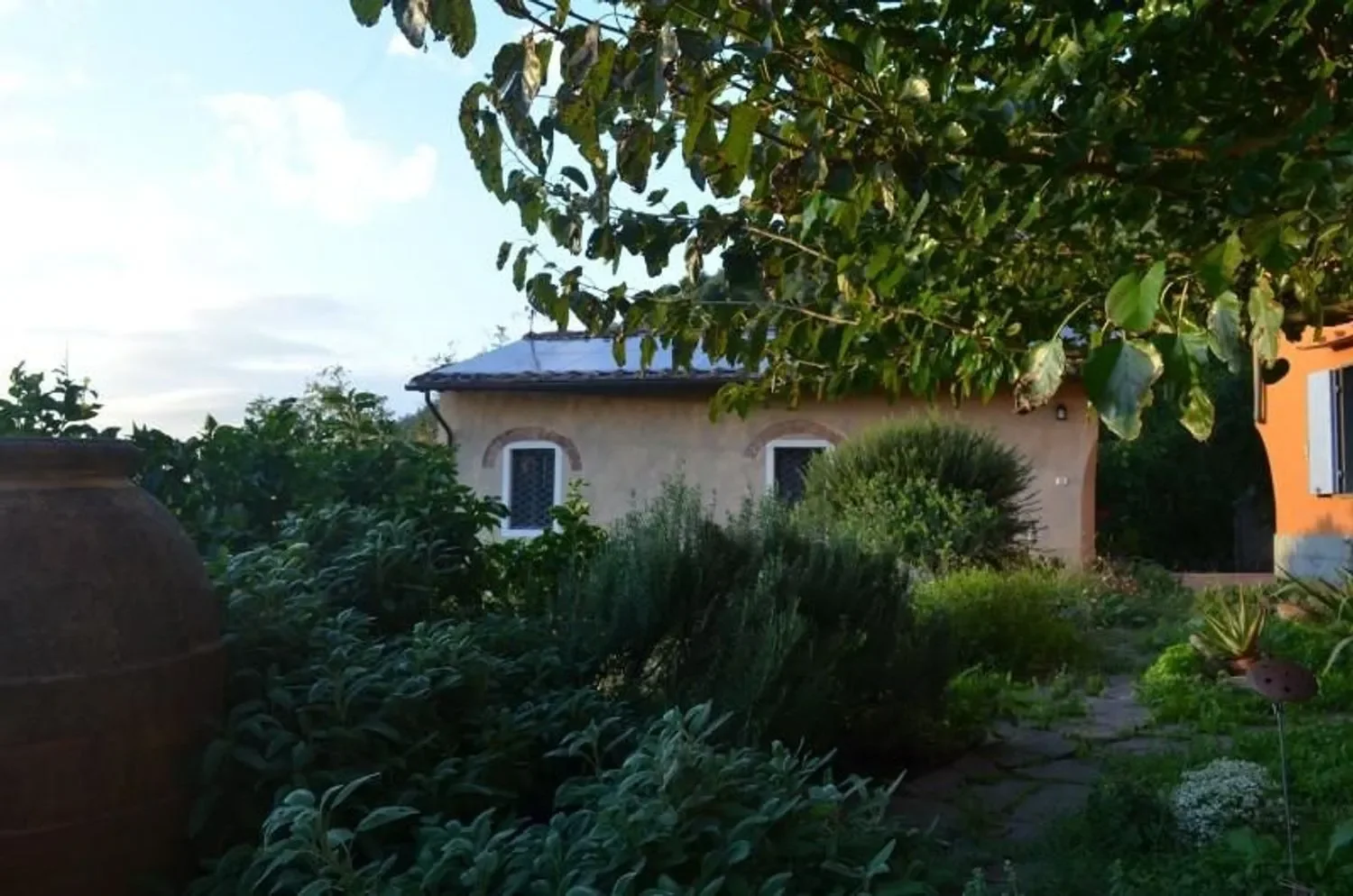 Exterior photo 5