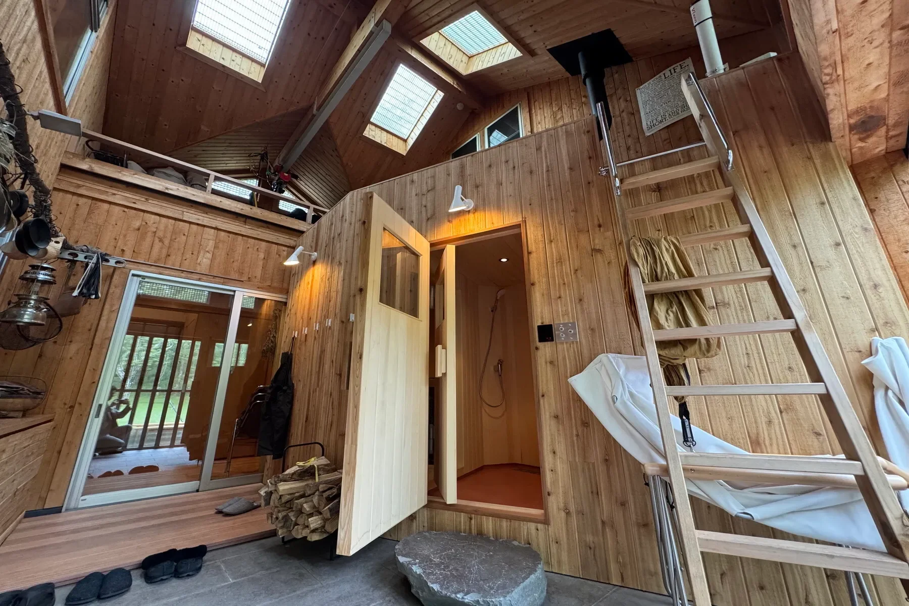 Exterior photo 6