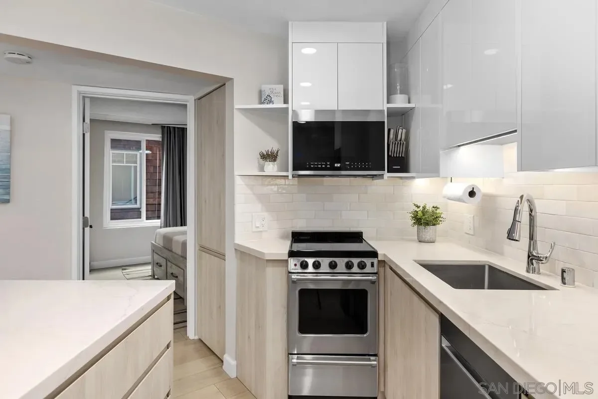 8040 Girard Ave 2, San Diego, California, United States. - Photo 11