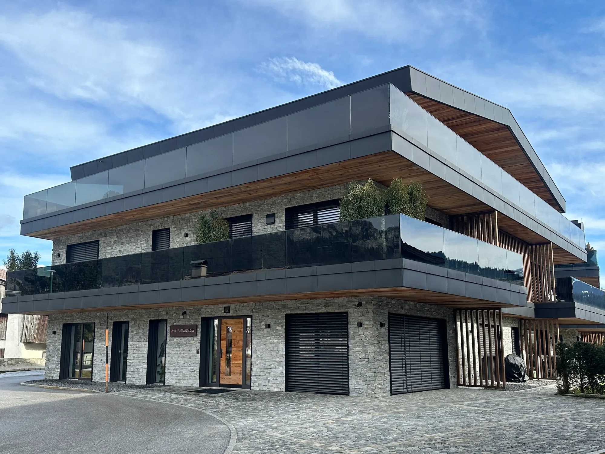 Exterior photo 1