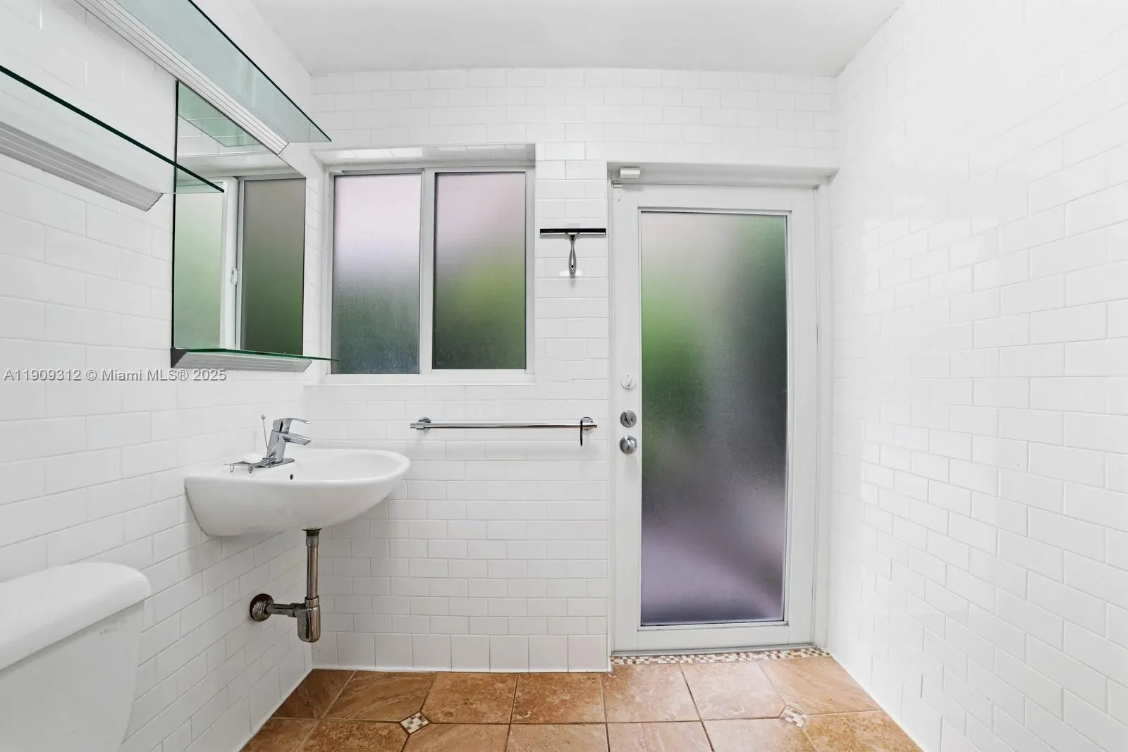 3470 N Meridian Ave, Miami Beach, Florida, United States. - Photo 15