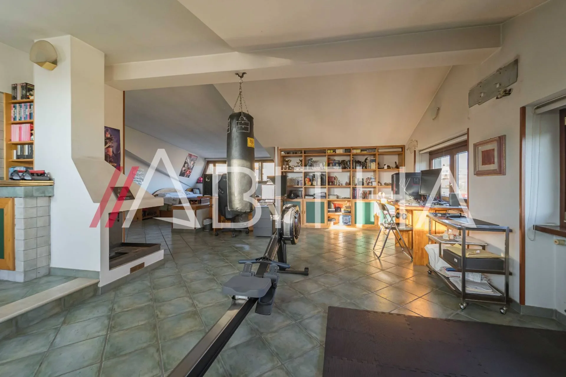 Villa for Sale in Fonte Nuova, Santa Lucia Area, Via Molise