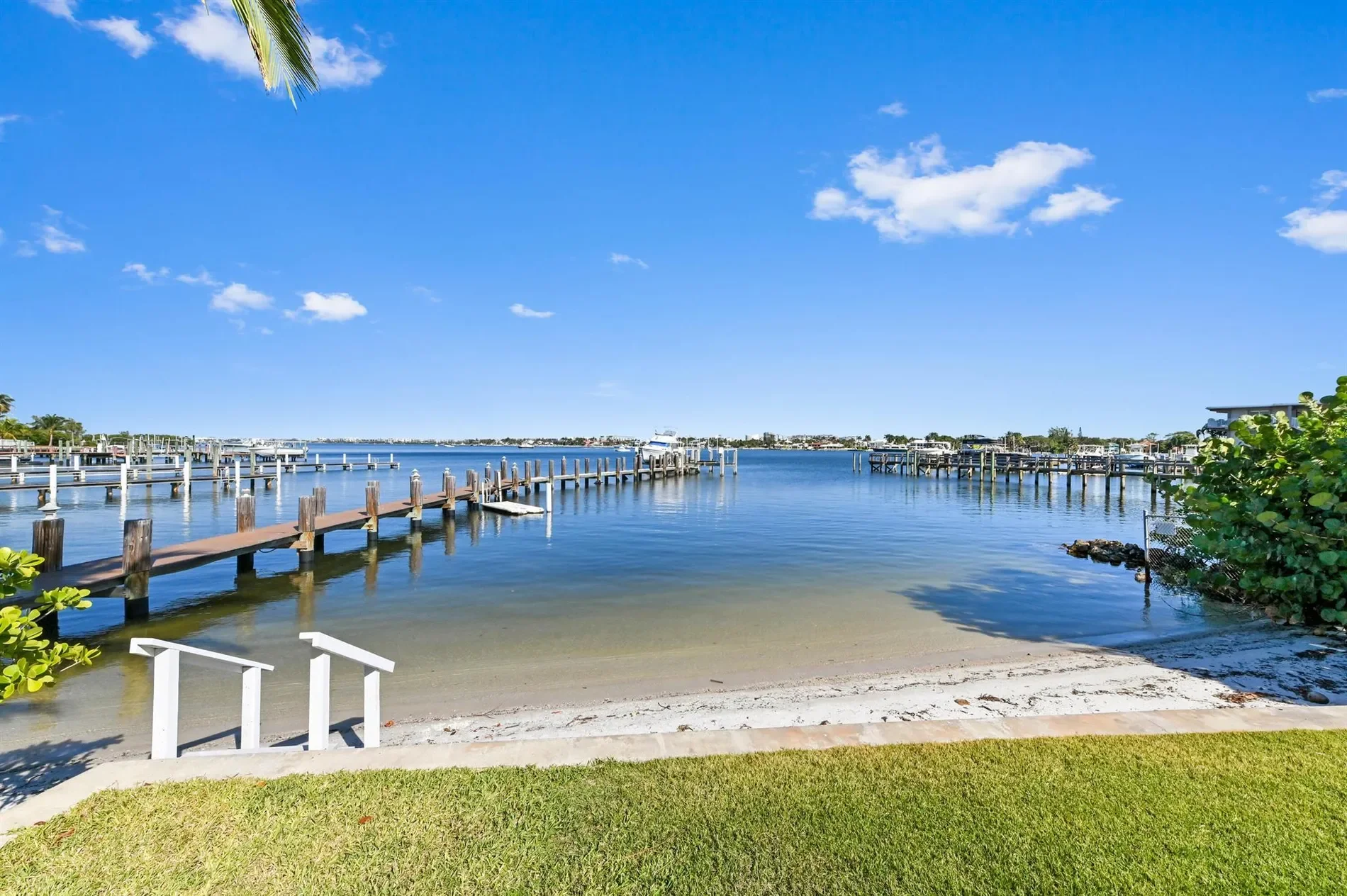 200 N Lake Drive, Lantana, Florida, United States. - Photo 46