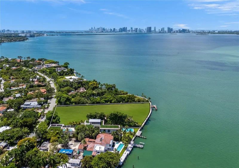5940 N Bay Rd, Miami Beach, Florida, United States. - Photo 6