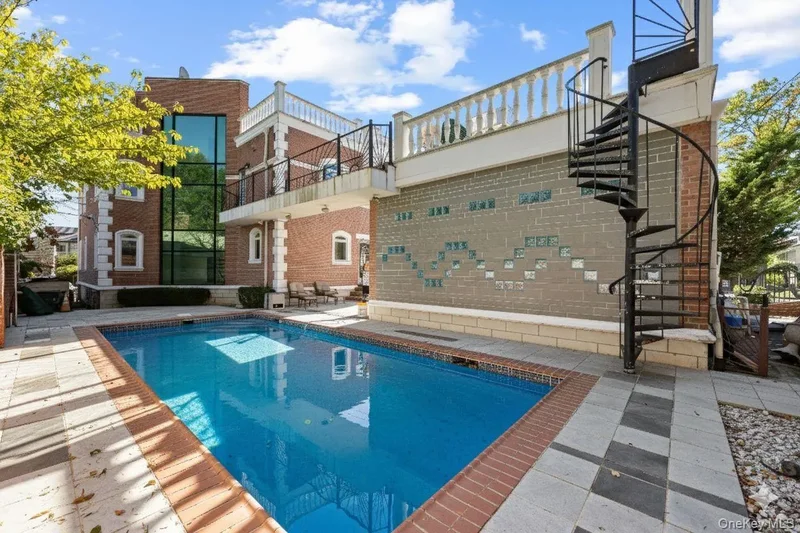 6435 Marathon Parkway, Little Neck, NY 11362, New York, New York, United States. - Photo 28
