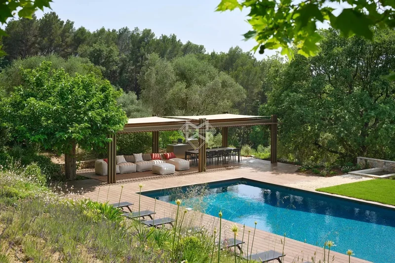 Superb estate with panoramic view