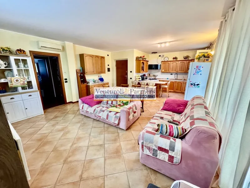 Stunning Four Room Apartment In Desenzano Del Garda
