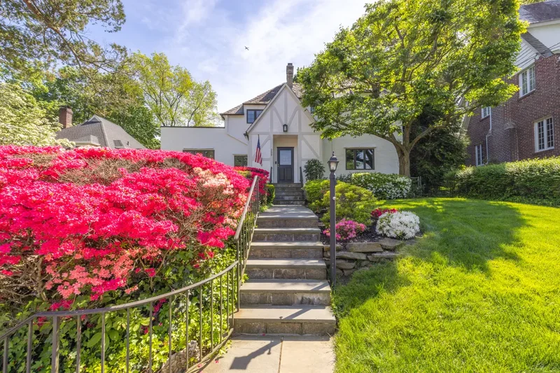 209 Pondfield Road W, Bronxville, NY 10708, Bronxville, New York, United States. - Photo 4