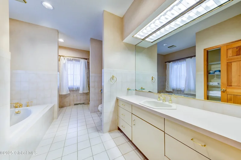 9 University Place, Amsterdam, NY 12010, Amsterdam, New York, United States. - Photo 19