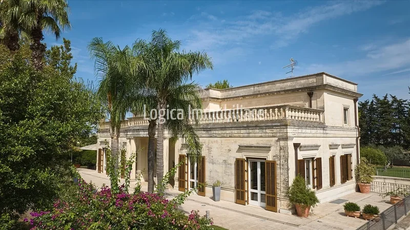 Meravigliosa villa con parco in vendita a Lequile.