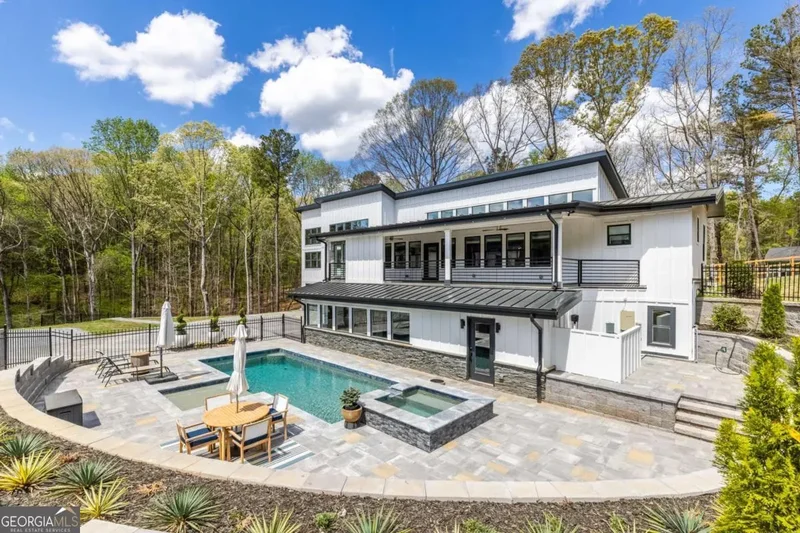 Single Family Residence in Suwanee