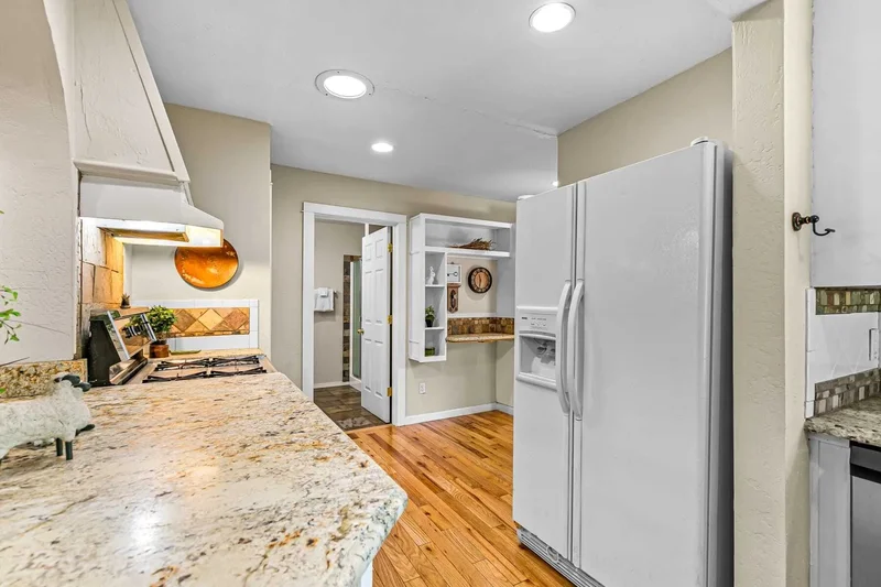 715 S Oakdale Avenue , Medford, OR 97501, Medford, Oregon, United States. - Photo 14