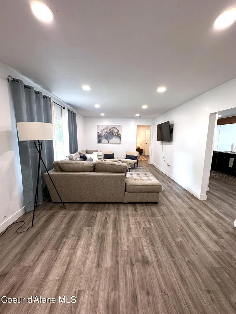 324 S 16TH ST, Coeur d'Alene, ID 83814, Coeur d'Alene, Idaho, United States. - Photo 2