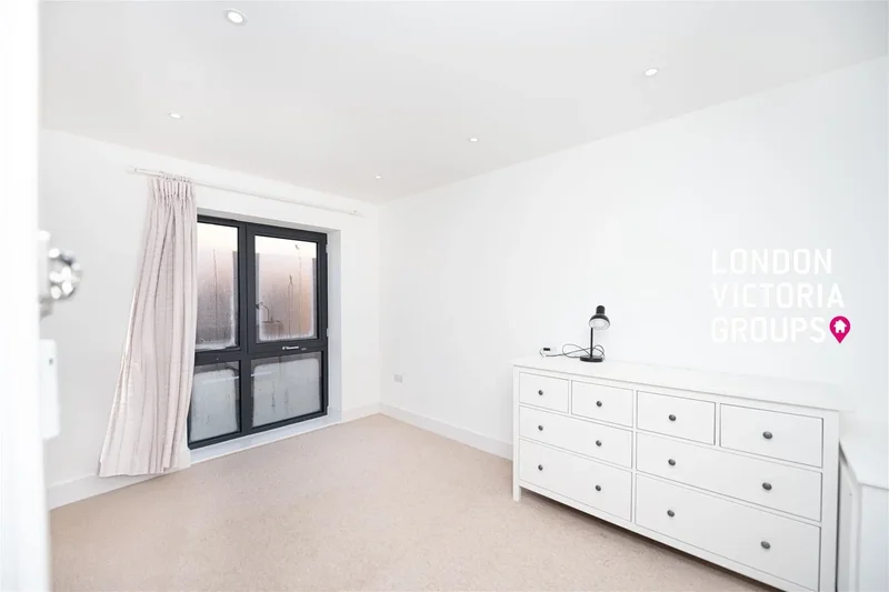 Pipit Drive, London, London, England, United Kingdom. - Photo 18