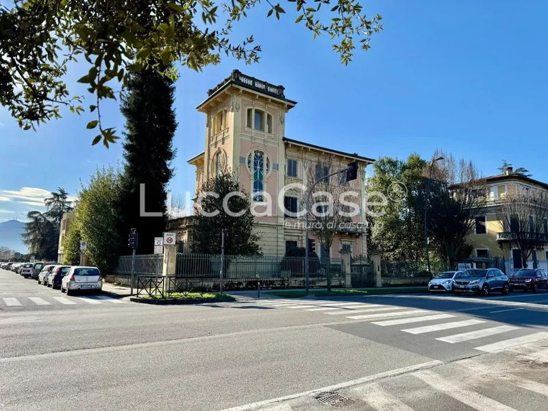 Villa for sale in Lucca