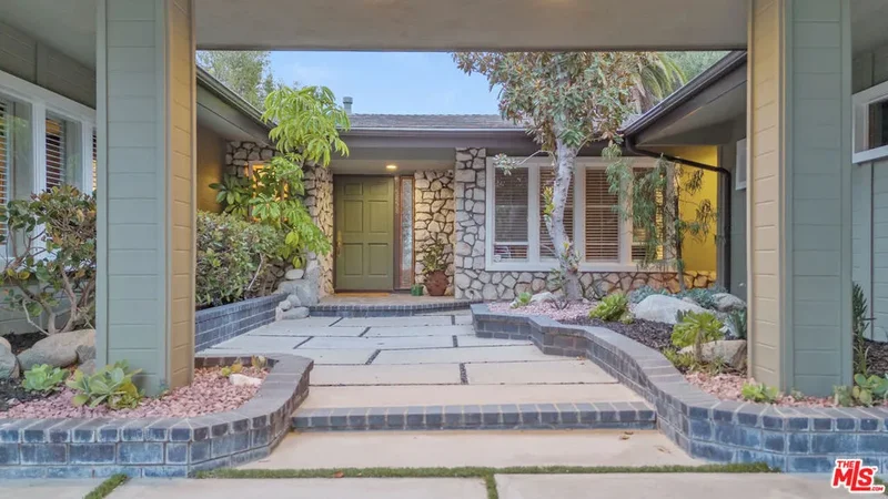 5858 Mcdonie Avenue, Los Angeles, California, United States. - Photo 6