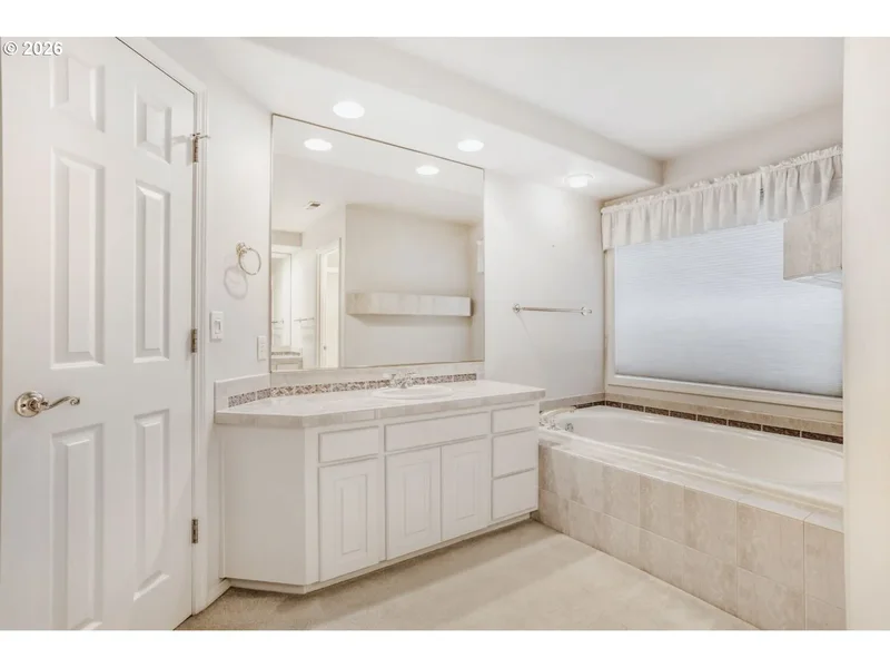 12435 SW 158TH AVE, Beaverton, OR 97007, Beaverton, Oregon, United States. - Photo 26
