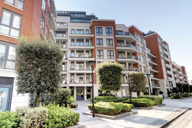 Immaculate Apartment in Sought-after Doulton House