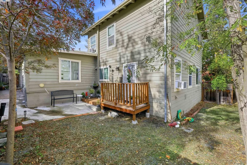1040 Delacy, Martinez, California, United States. - Photo 14