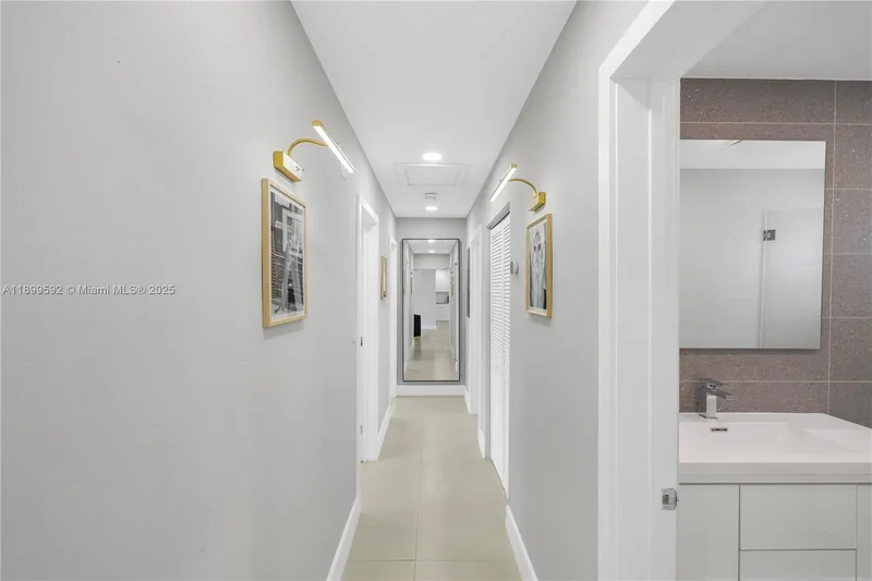 1104 N 13th Ter, Hollywood, Florida, United States. - Photo 17
