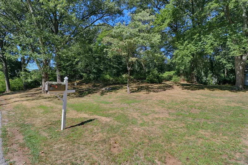 20 Ermine Street, Fairfield, CT 06824, Fairfield, Connecticut, United States. - Photo 7