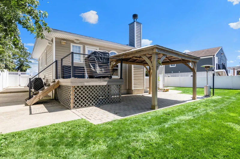 59 Western Concourse, Amity Harbor, Ny 11701