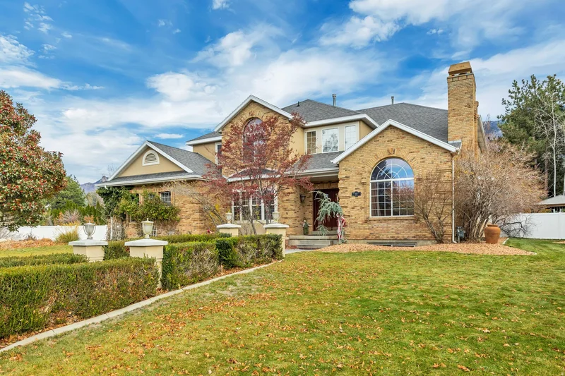 Single Family Residence in Sandy