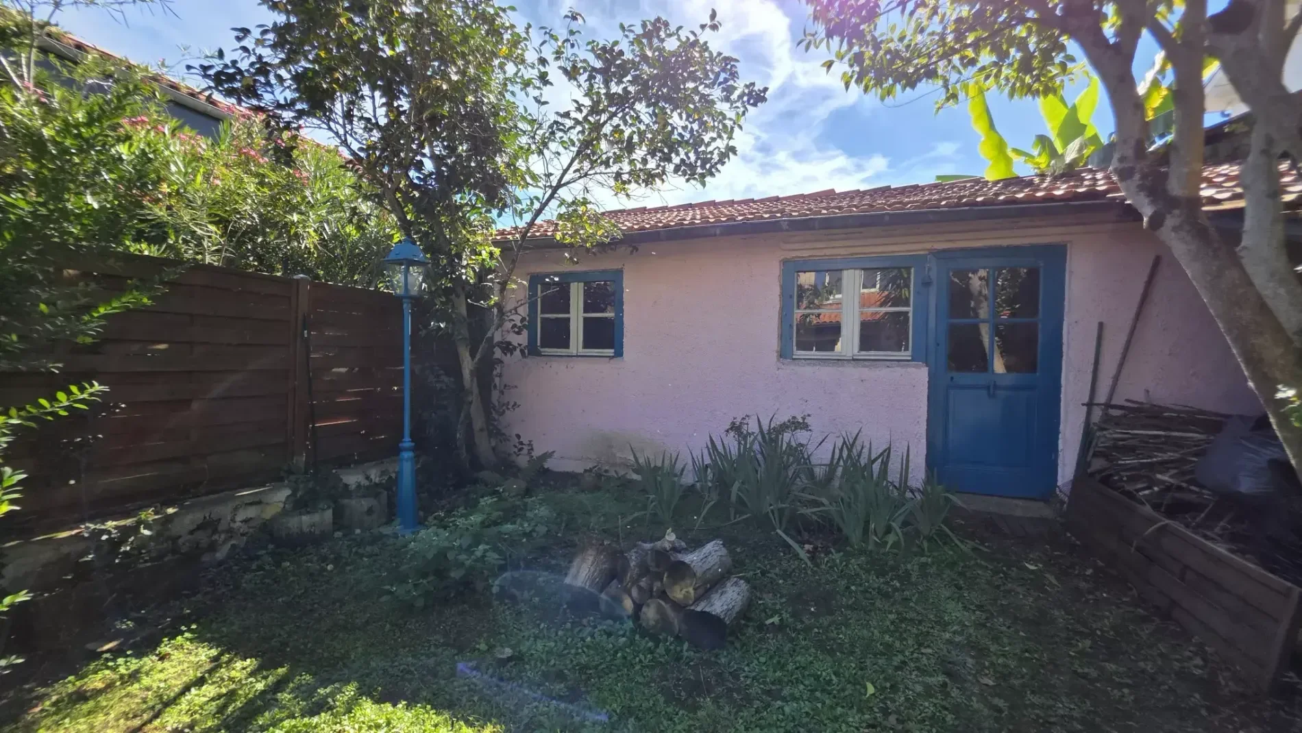 Exterior photo 3