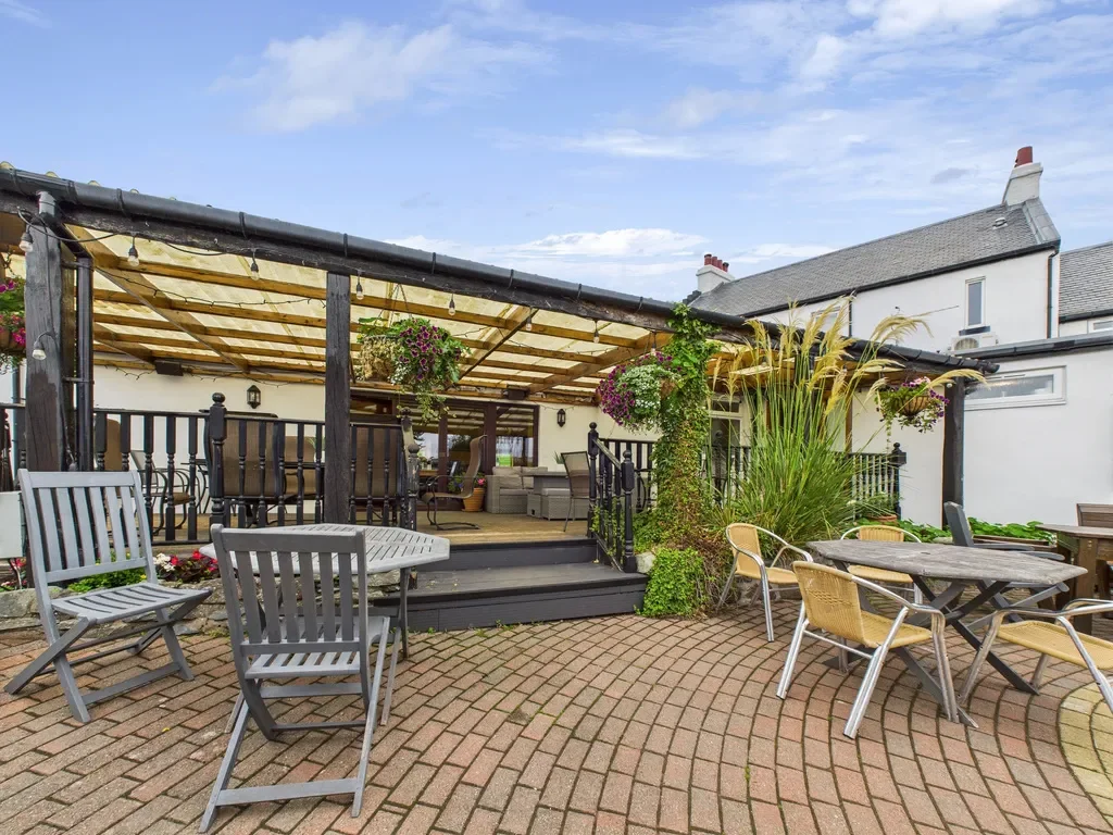 Exterior photo 7