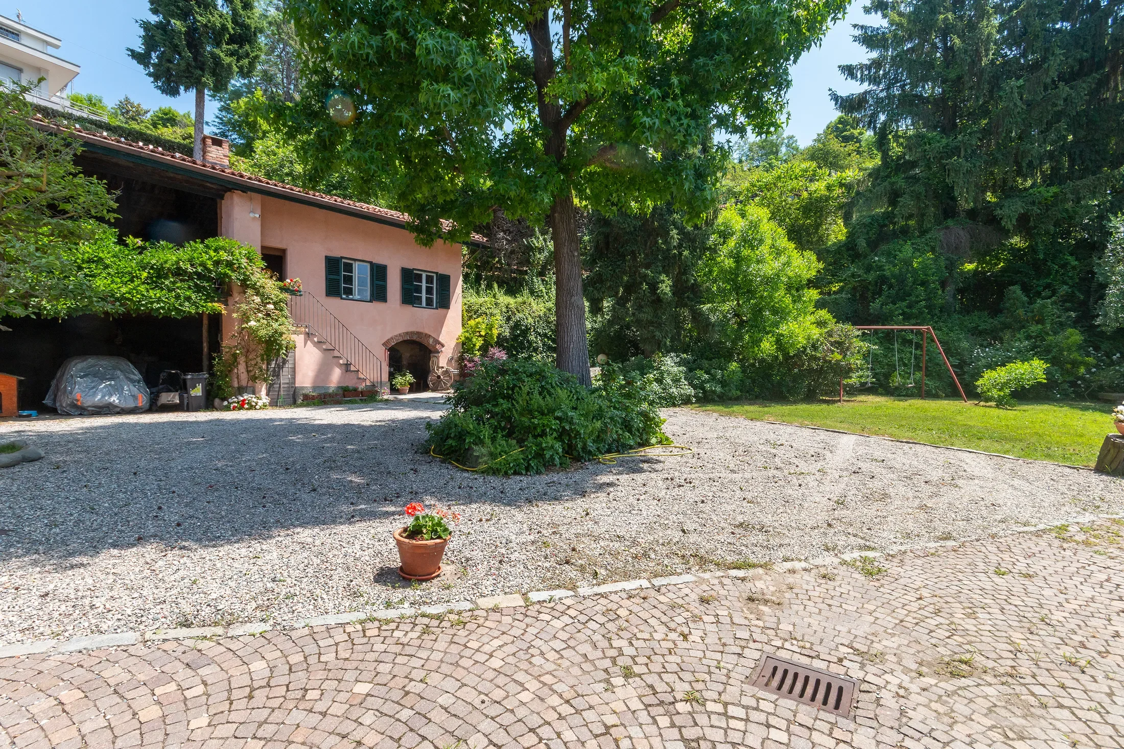Exterior photo 12