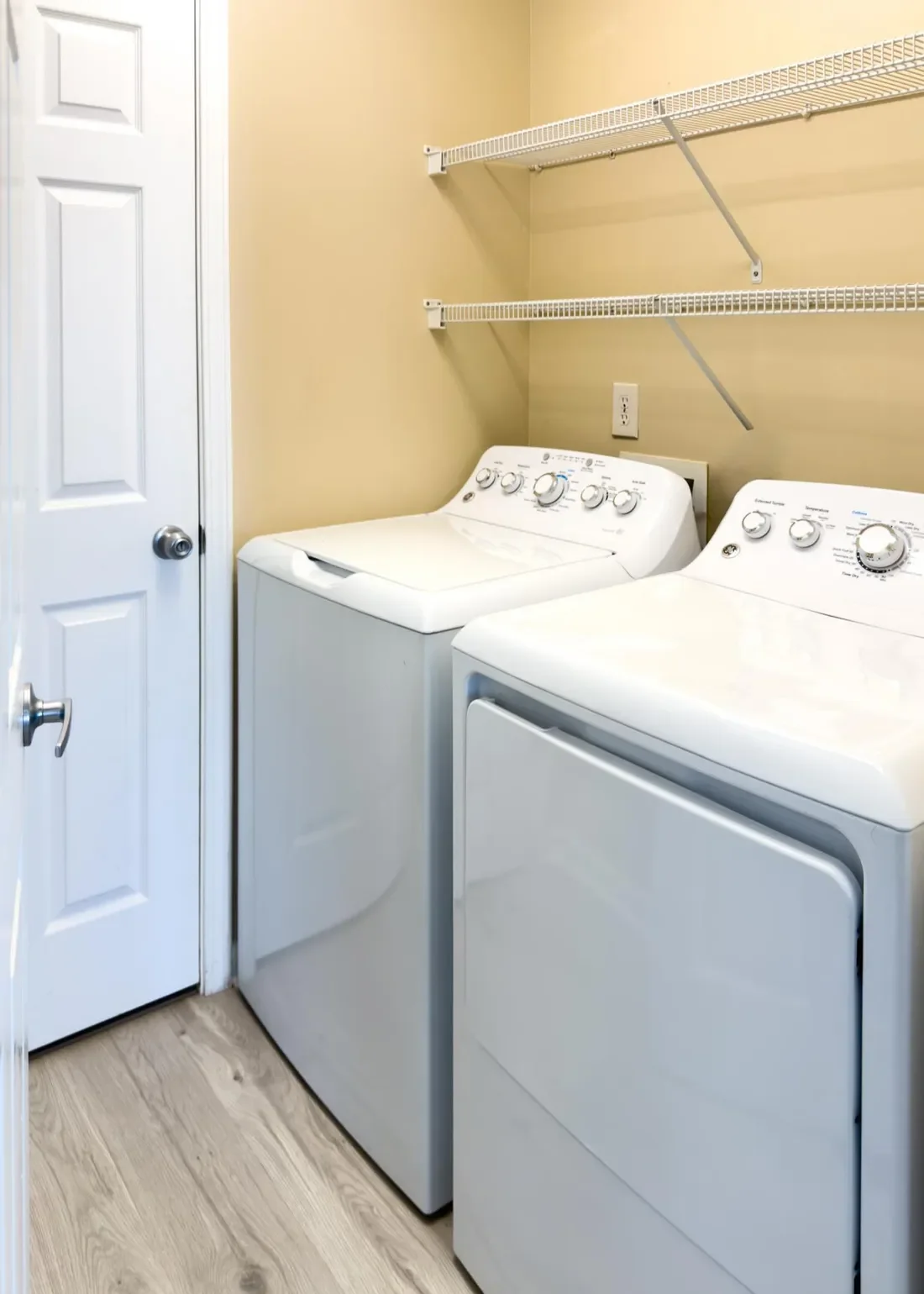 6901 W Beach Drive, Oak Island, North Carolina, United States. - Photo 29