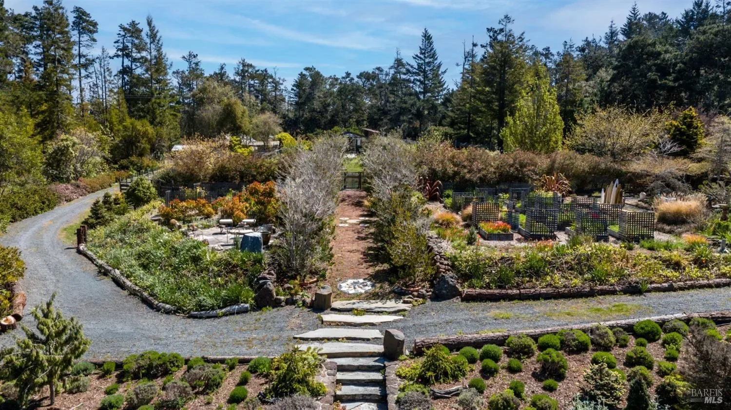 40811 Eureka Hill Road, Point Arena, California, United States. - Photo 16