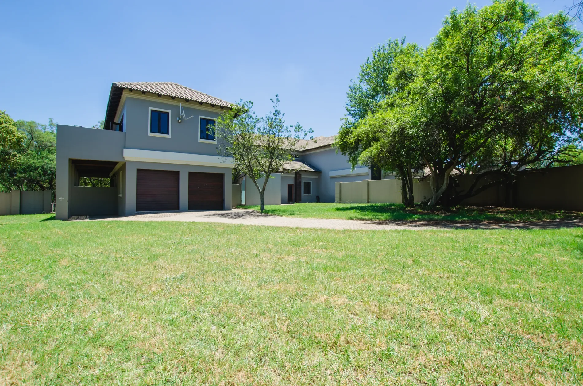 Exterior photo 2