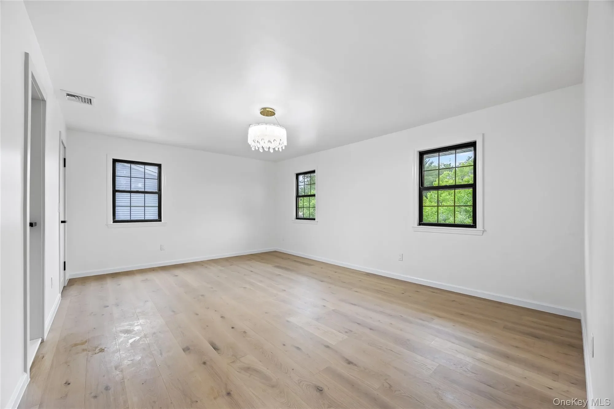 26 Roseanne Drive, Woodbury, NY 11797, Woodbury, New York, United States. - Photo 43