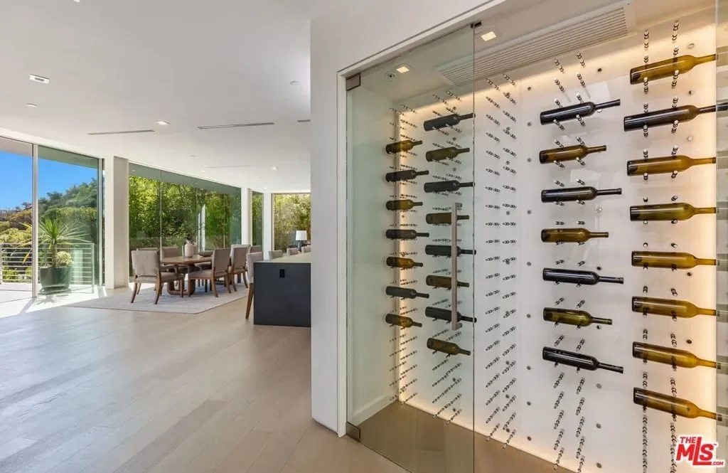 1895 Rising Glen Road, Los Angeles, California, United States. - Photo 5