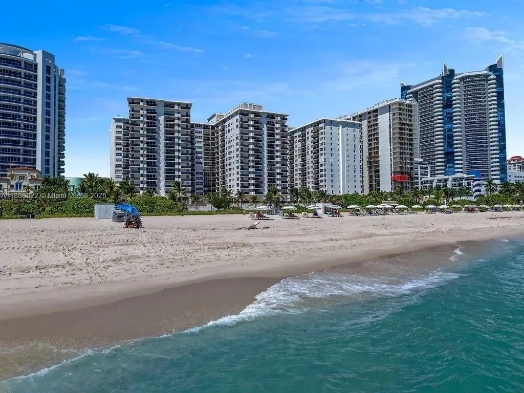 6039 Collins Ave 1126, Miami Beach, Florida, United States. - Photo 39