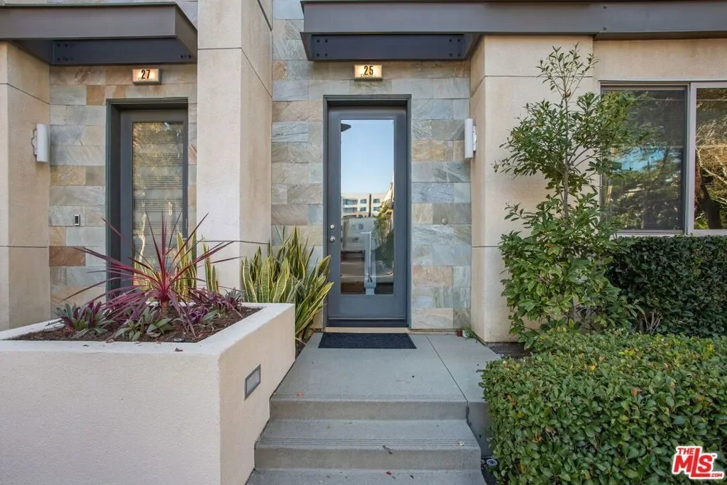 25 Delancy, Irvine, California, United States. - Photo 20