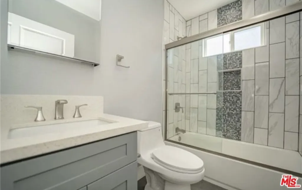 1348 E Vernon Avenue, Los Angeles, California, United States. - Photo 37
