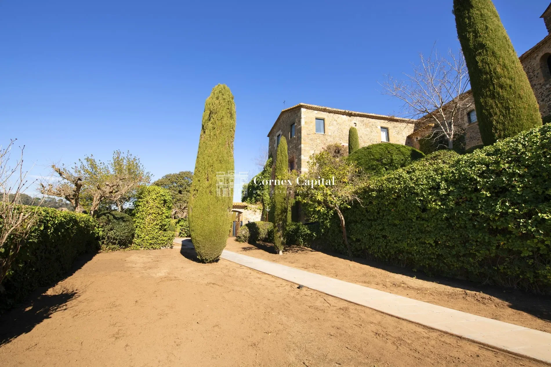 Exterior photo 8