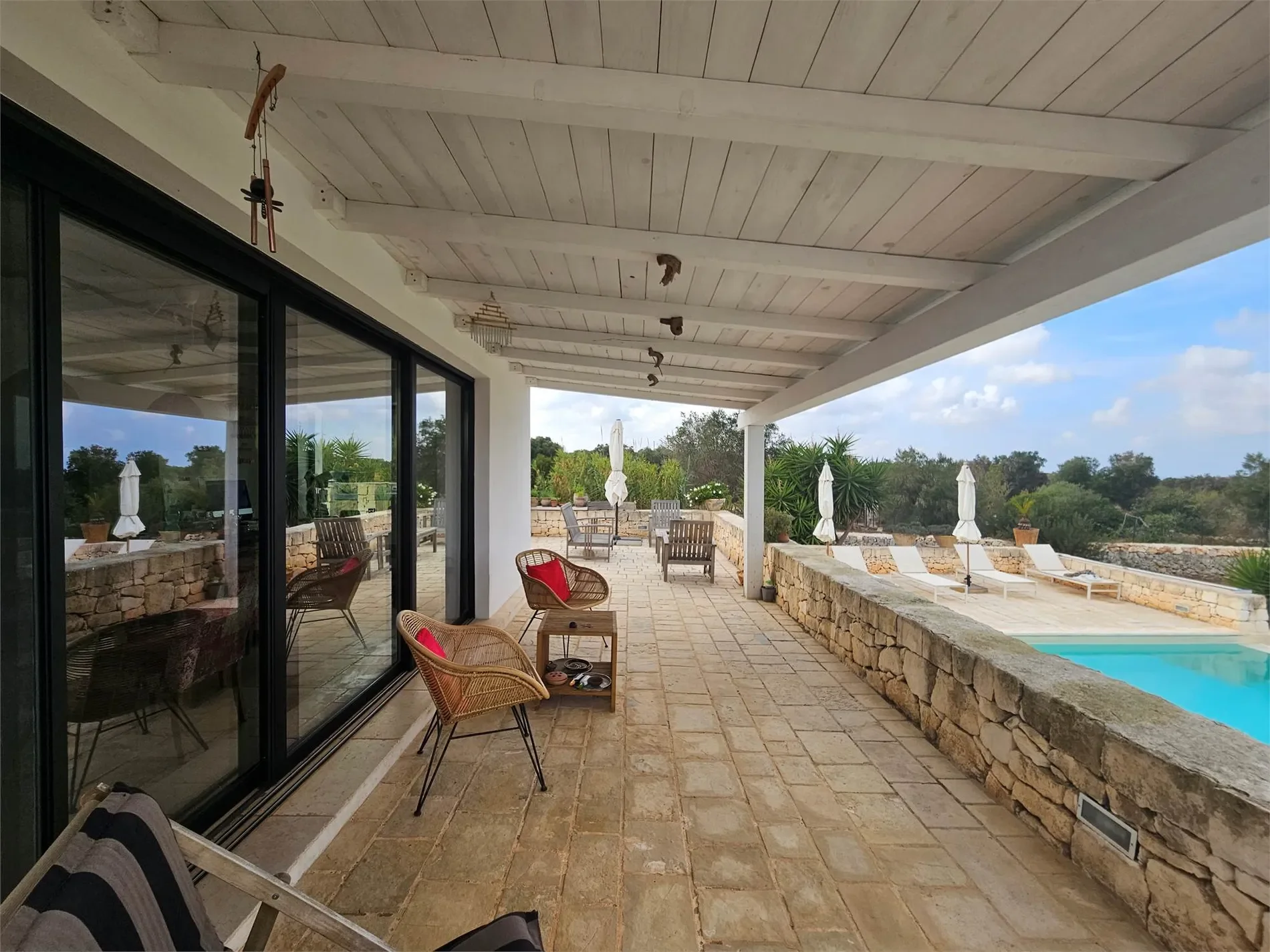 Exterior photo 4