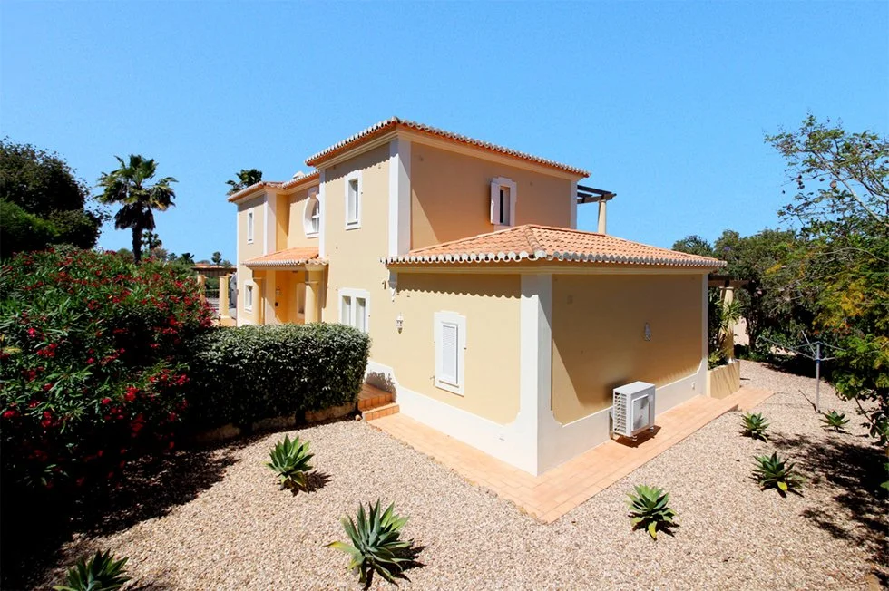 Exterior photo 4