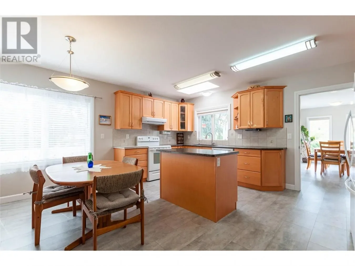 232 Linden Avenue, Kaleden, British Columbia, Canada. - Photo 3
