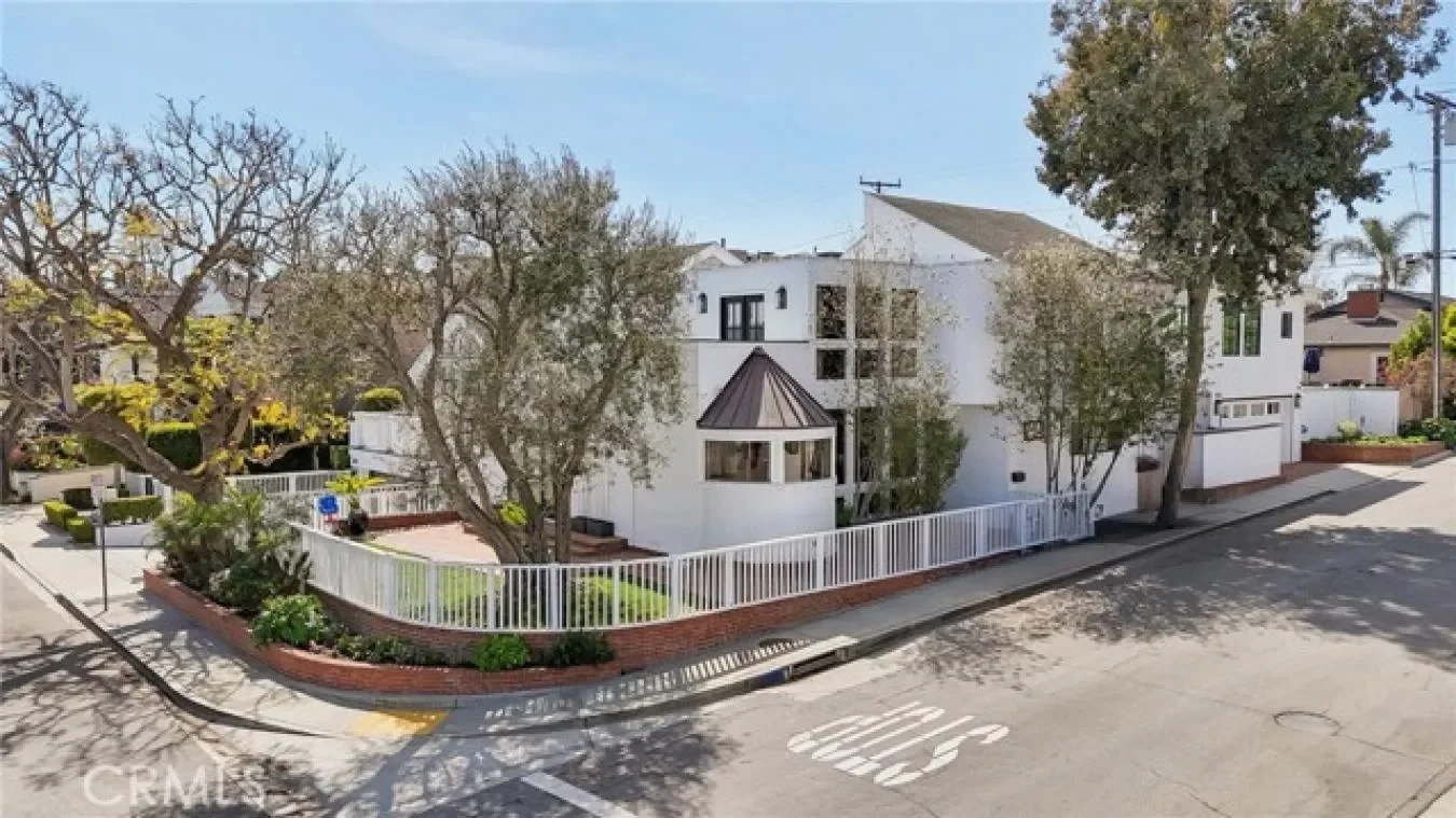 3013 Poinsettia, Manhattan Beach, California, United States. - Hero Image
