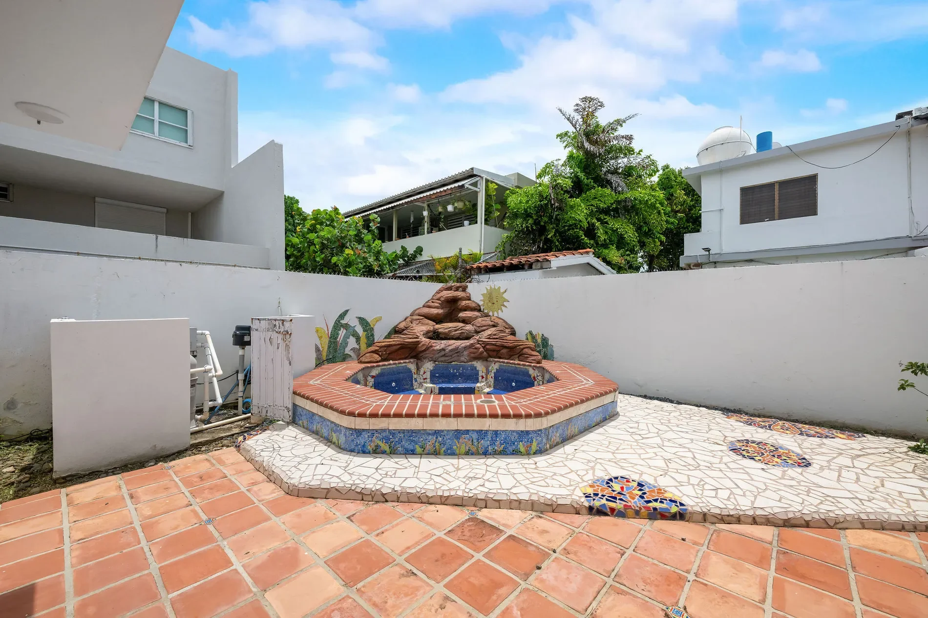 Exterior photo 8
