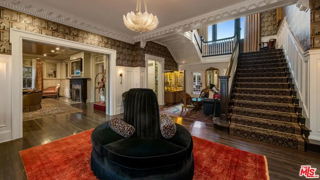 601 S Windsor Boulevard, Los Angeles, California, United States. - Photo 9