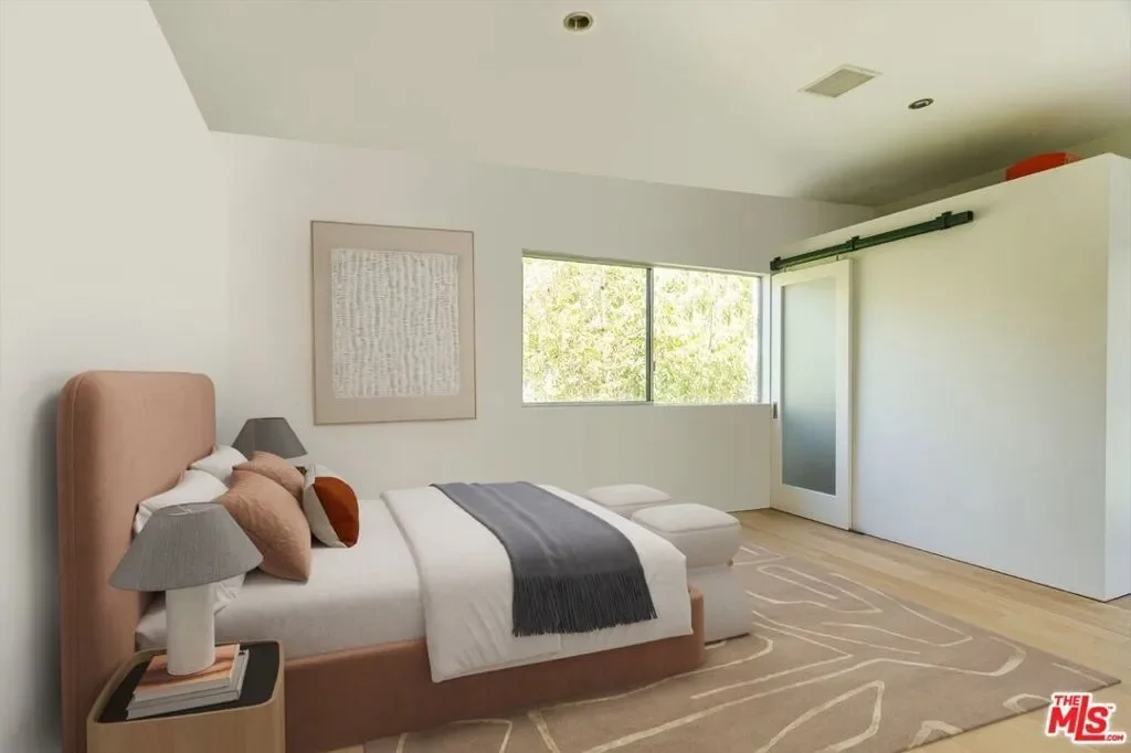 562 Stassi Lane, Santa Monica, California, United States. - Photo 20