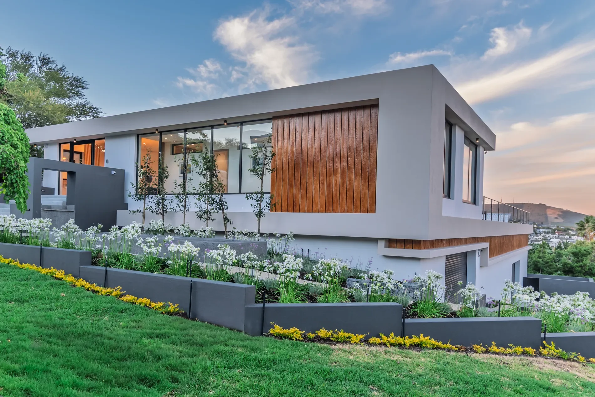 Exterior photo 3