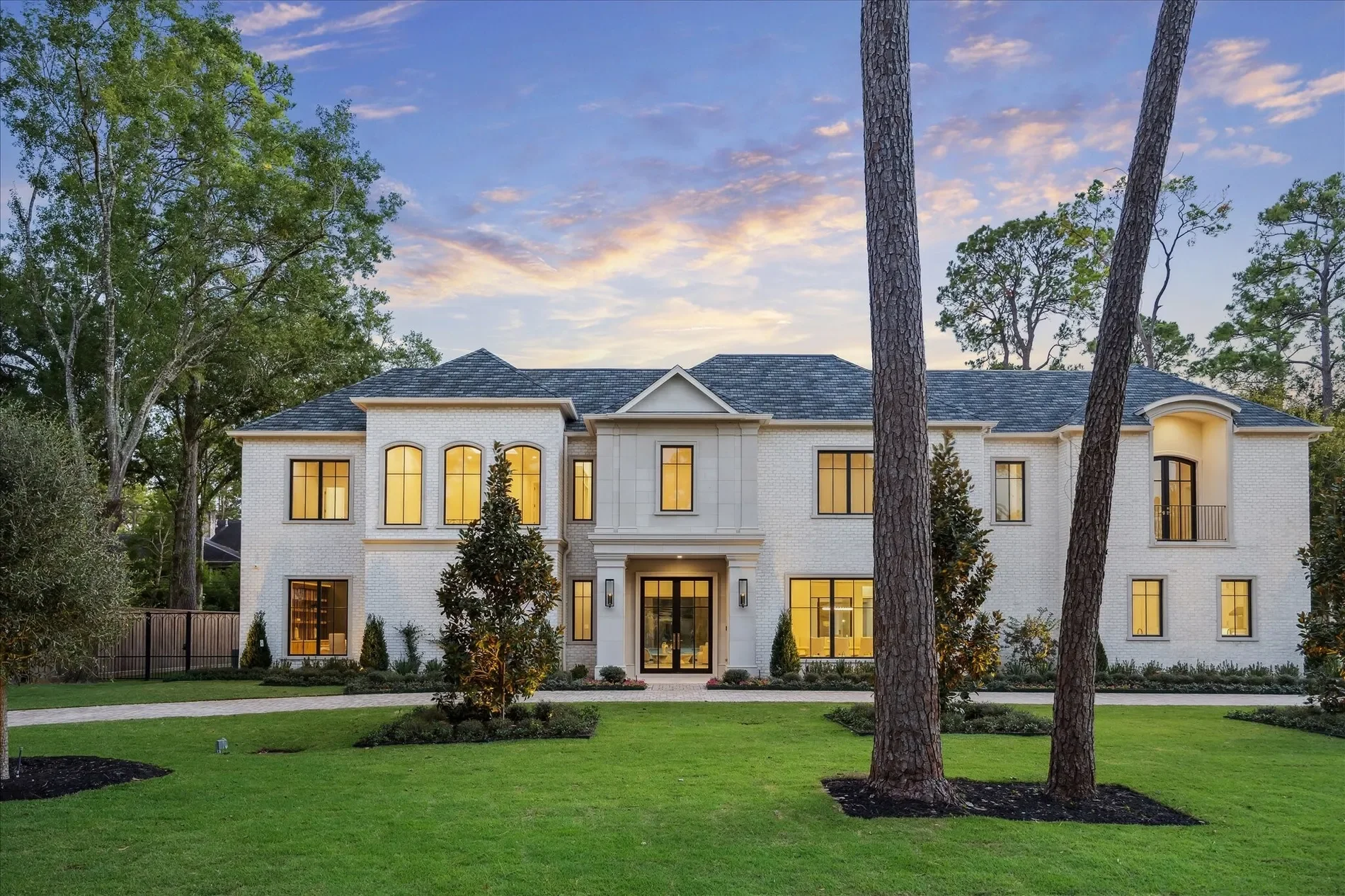Exterior photo 4
