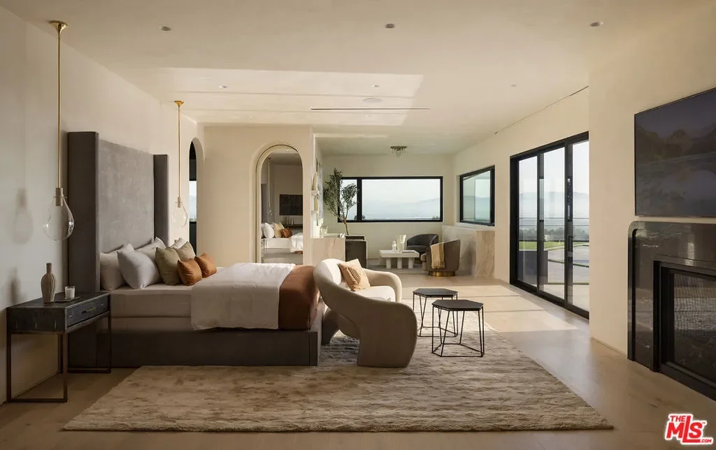 16401 Mulholland Drive, Los Angeles, California, United States. - Photo 5